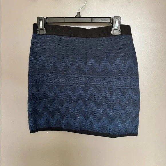NWOT Mossimo Knit Skirt in Black and Blue - Picture 6 of 6